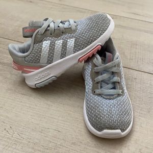 Adidas toddler sneaker sz 6